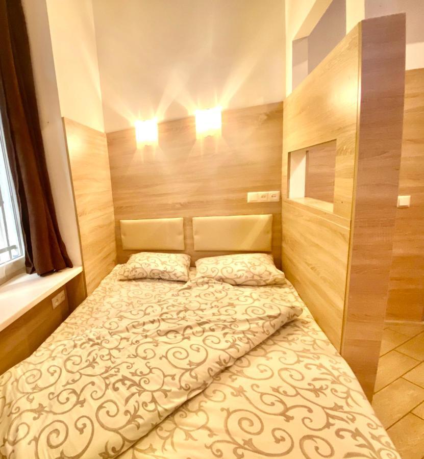 Міні-Апартаменти В Центрі Для 2-Х Гостей Lviv Ngoại thất bức ảnh