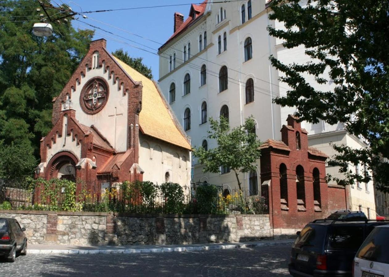 Міні-Апартаменти В Центрі Для 2-Х Гостей Lviv Ngoại thất bức ảnh